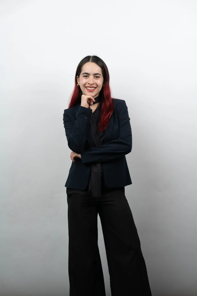 Portrait of Melanie Valenzuela, content creator and social media specialist focused on TikTok, digital trends, and multicultural audience engagement.